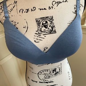 Victoria’s Secret blue lightly lined wireless t shirt bra, 36DDD, NWOT